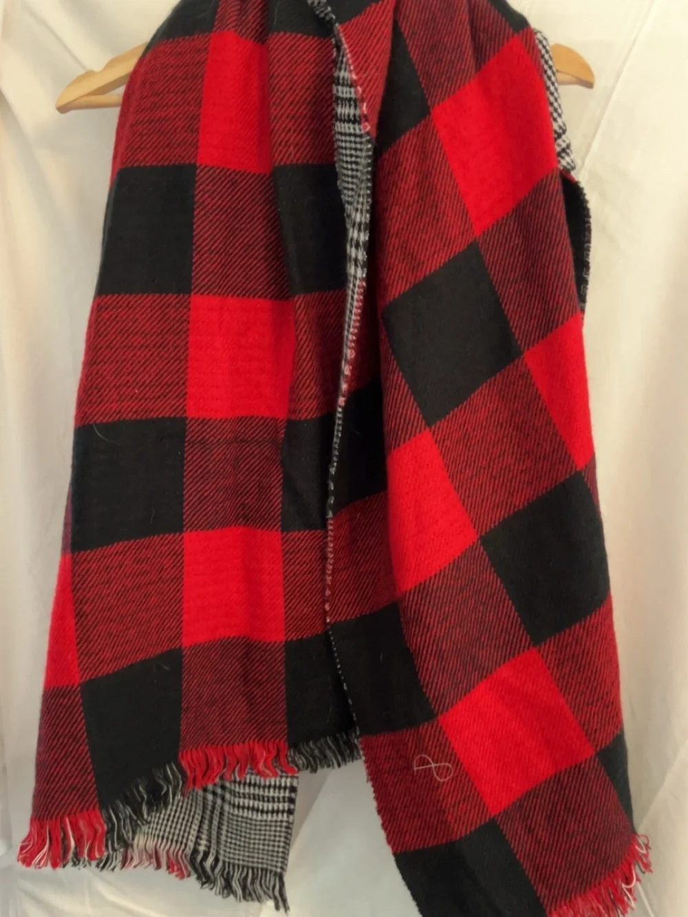 Source Unknown Red and Black Buffalo Plaid Scarf Wrap